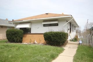 5744 70th St, Milwaukee WI  53218-2211 exterior