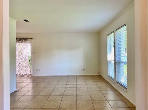 2528 Berkett Dr, Austin TX  78745-4353 exterior