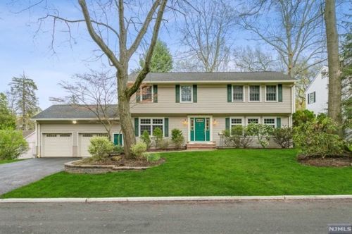 6 Drury Ln, Demarest, NJ 07627-2007