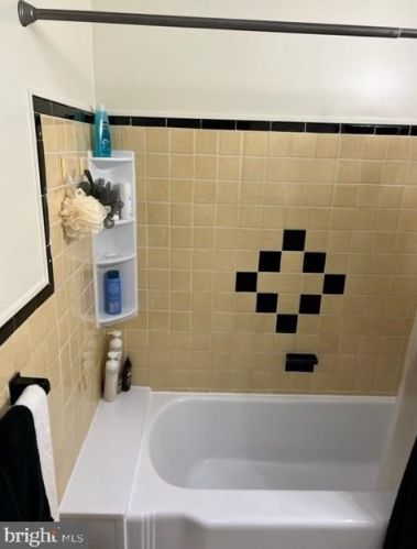 7158 Erdrick St, Philadelphia PA 19135-2602 exterior