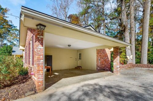 2607 Hawthorne Dr, Atlanta GA 30345-1328 exterior