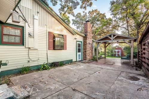 214 8 St, Irving TX 75060-5210 exterior