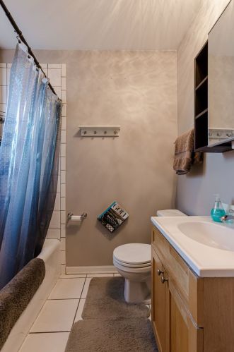 4240 Clarendon Ave, Chicago IL 60613-1548 exterior