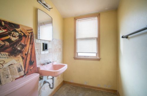 4547 74, Milwaukee WI 53213-1735 exterior