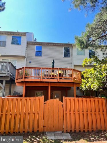 6702 Dorothy Giles Ct, Alexandria VA  22315-6048 exterior