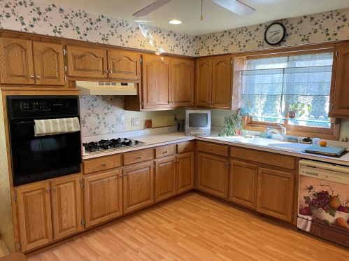 2025 Clayton Crst Ave, Milwaukee WI 53221-3732 exterior