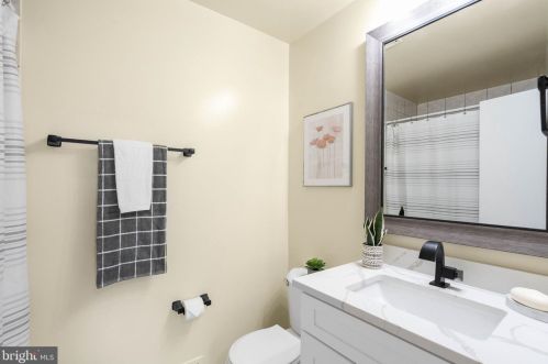 1633 Hugo Cir, Silver Spring MD 20906-5922 exterior