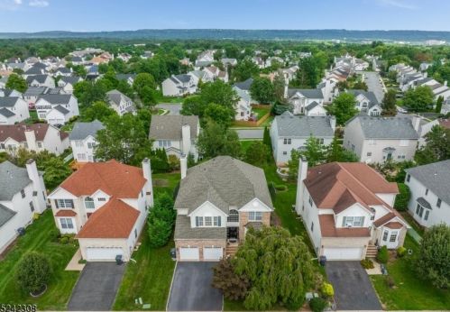 20 Murphy Dr, Bridgewater, NJ 08807-5684