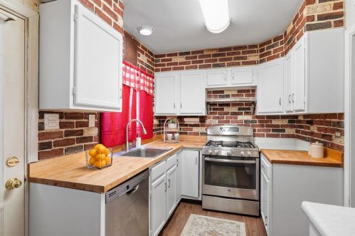 3305 Hollywood Ave, Chicago IL 60659-3601 exterior