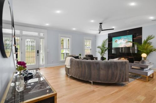 560 Morgan St, Atlanta GA 30308-2821 exterior