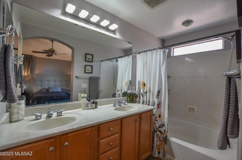 6802 Quailwood Way, Tucson AZ 85757-6923 exterior