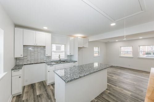 4886 Mohawk Ave, Milwaukee WI  53217-5426 exterior