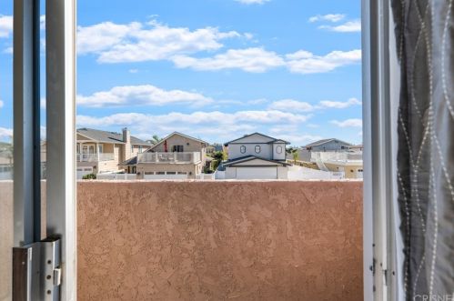 5356 Driftwood St, Oxnard CA 93035-1032 exterior