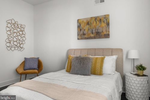 654 13 St, Philadelphia PA 19123-2427 exterior