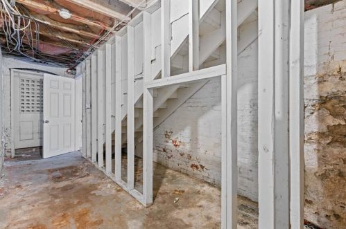 103 Doyle Ave, Providence RI 02906-1705 exterior