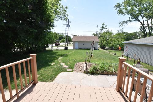 135 Martin Ln, Milwaukee WI 53207-4976 exterior