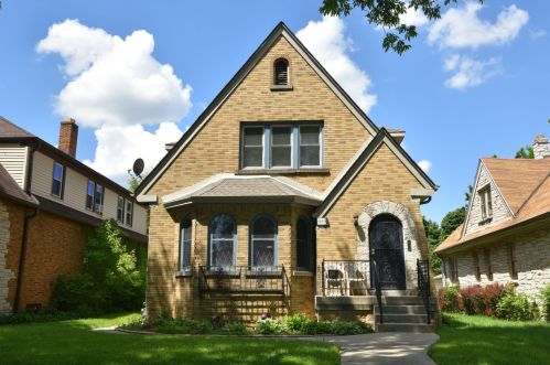 3235 46th St, Milwaukee WI  53219-4823 exterior