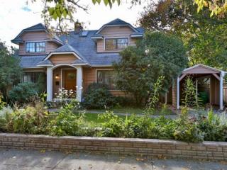 3166 Winchell St, Portland, OR 97217-6150