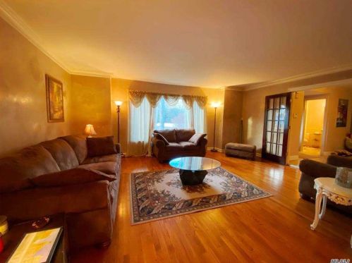 75 Mcculloch Dr, Huntington Station NY 11746-8303 exterior