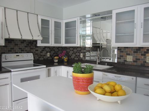 735 Abrego Dr, Green Valley AZ 85614-3637 exterior