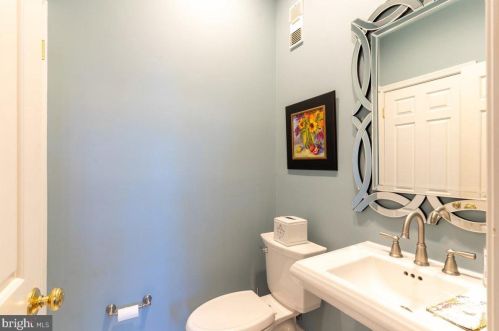 411 Fairfax St, Alexandria VA 22314-3809 exterior