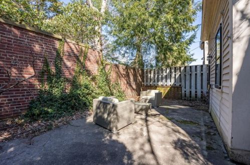 22 Cushing St, Providence RI 02906-2228 exterior