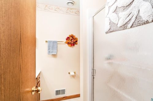 328 Hickory St, Duluth MN 55811-4899 exterior