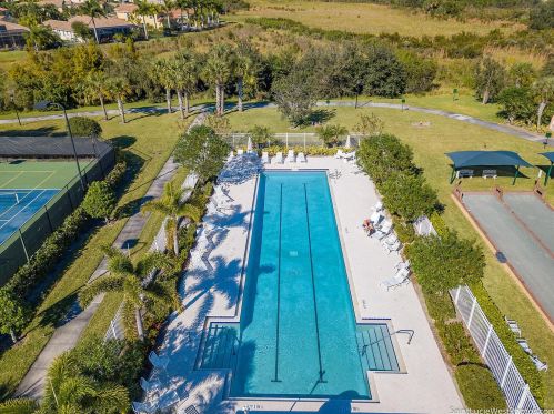 11269 Northland Dr, Fort Pierce FL 34987-1942 exterior