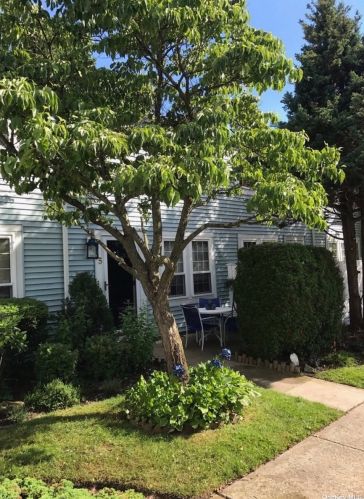 35 Whalers Cv, Babylon, NY 11702-2924