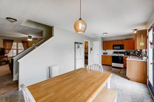 2227 Frst Rdg Dr, Hebron OH 43025-8000 exterior