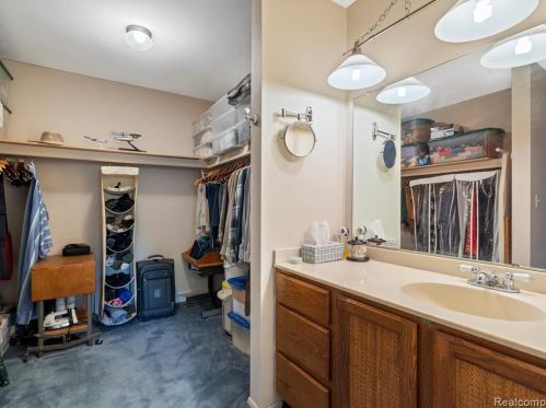 759 Kirts Blvd, Troy MI 48084-4844 exterior