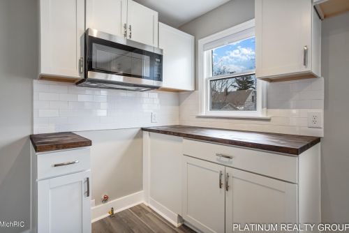 3013 Roosevelt Rd, Meskegon MI 49441-3905 exterior