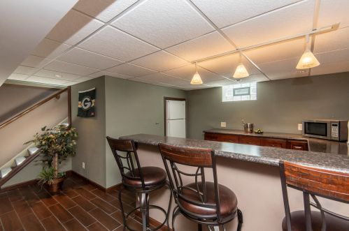 10021 Grantosa Dr, Milwaukee WI 53222-1325 exterior