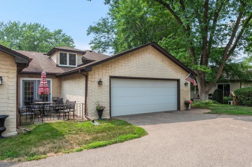 1870 Eagle Ridge Dr, Saint Paul MN  55118-4216 exterior