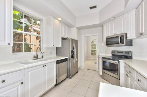 5283 Hawkesbury Way, Naples FL 34119-9582 exterior