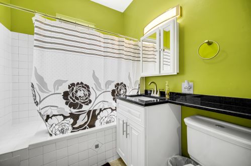 1020 Springfield Ave, Chicago IL 60624-4025 exterior