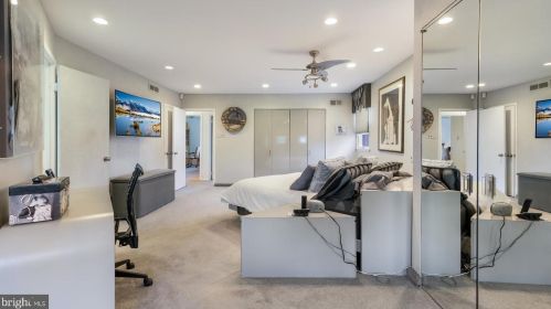 868 Broadmoor Rd, Huntingdon Valley PA 19006-2803 exterior