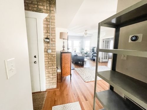 2909 Cullom Ave, Chicago, IL 60618-1401