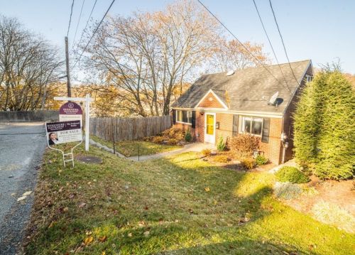 370 Olancha Ave, Pittsburgh, PA 15227-2922