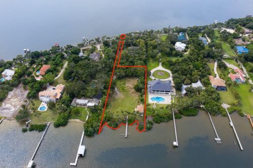 10060 Tropical Trl, Merritt Island FL 32953-6060 exterior