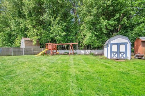 13 Gaylord Rd, Windsor Locks CT 06096-2815 exterior