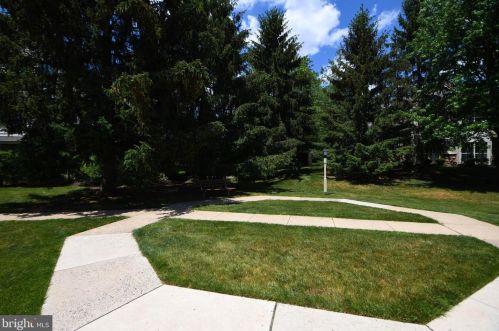 910 Foxmeadow Dr, Limerick PA 19468-1552 exterior