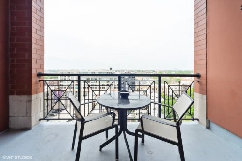 3232 Halsted St, Chicago IL 60657-3476 exterior