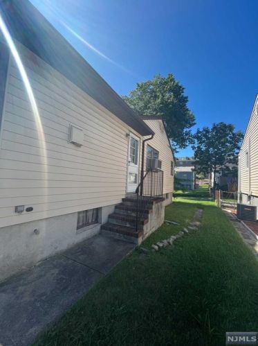 231 Maitland Ave, Paterson, NJ 07502-1647