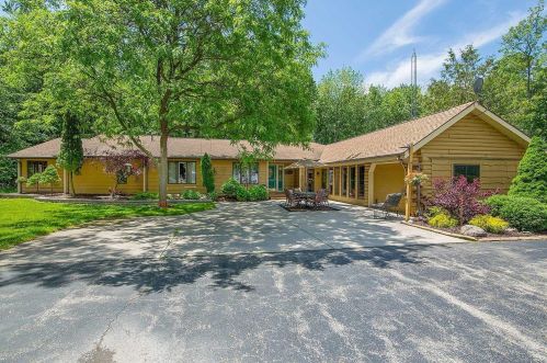 5050 Ctr Rd, Manitowoc WI 54220-9166 exterior