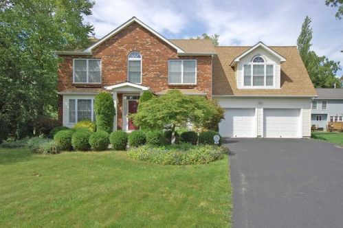 15 Bobrick Rd, Poughkeepsie, NY 12601-5107