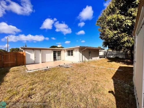 124 Lobster Rd, Fort Pierce FL  34983-1718 exterior