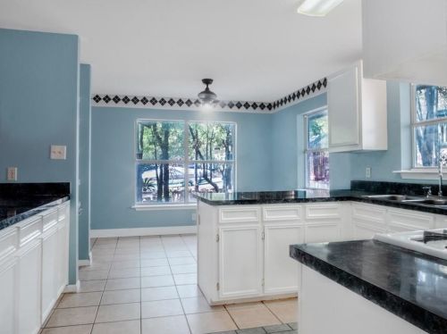 1107 Delano St, Austin TX  78721-2101 exterior