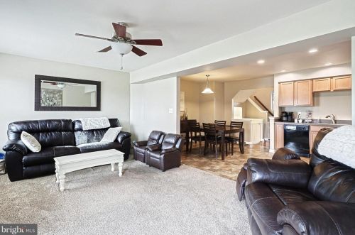 745 Blossom Dr, Hanover PA 17331-2077 exterior