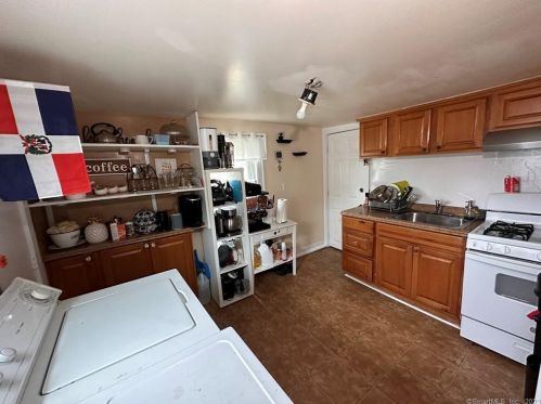 8 Burwell St, Norwalk CT 06854-4703 exterior